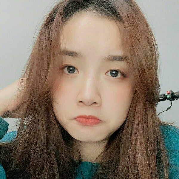 甜美深拥宝马的照片