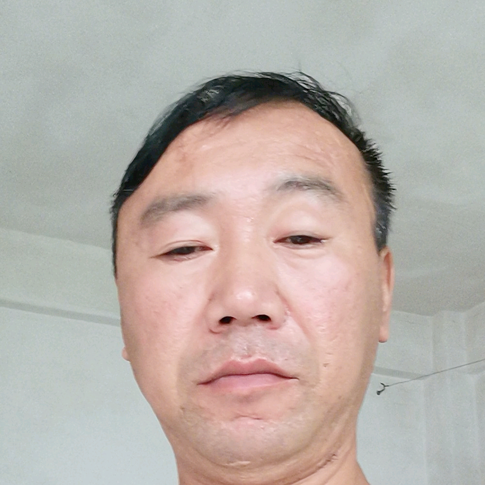 犀牛放弃彪壮的照片