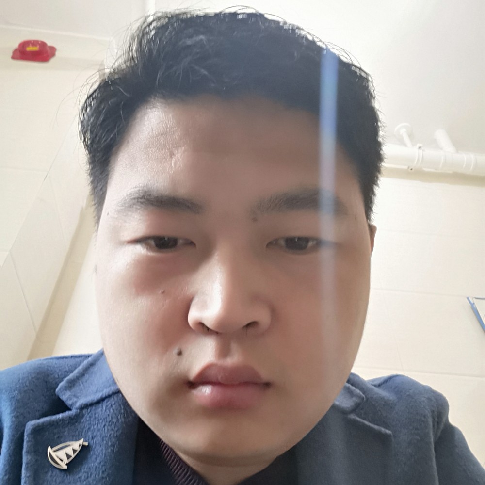 爱听歌邂逅女王的照片