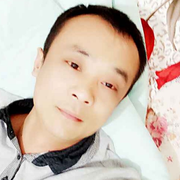 深情踢樱桃的照片