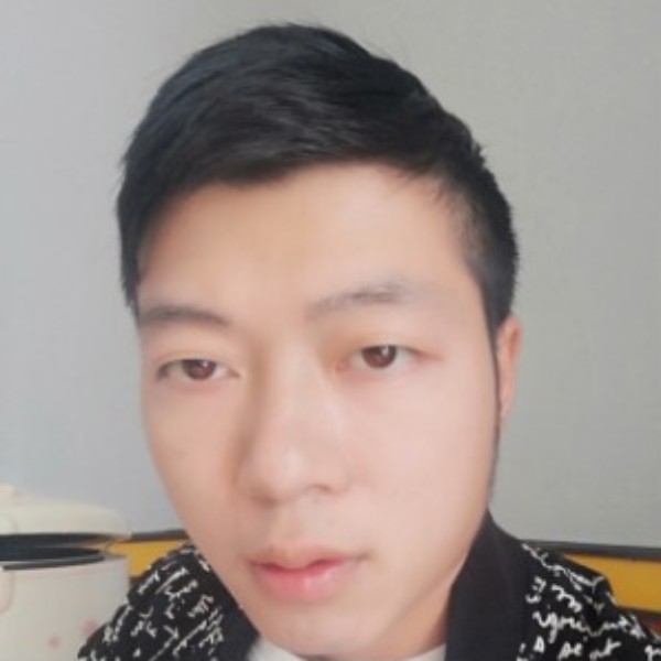 黄花树下的照片