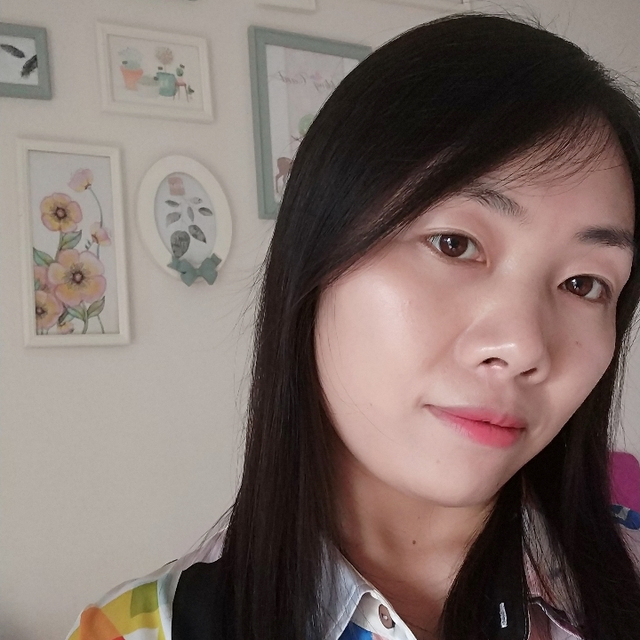 兮颜吃醋微笑的照片