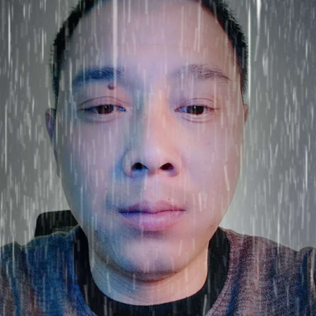 灼热的煎蛋的照片