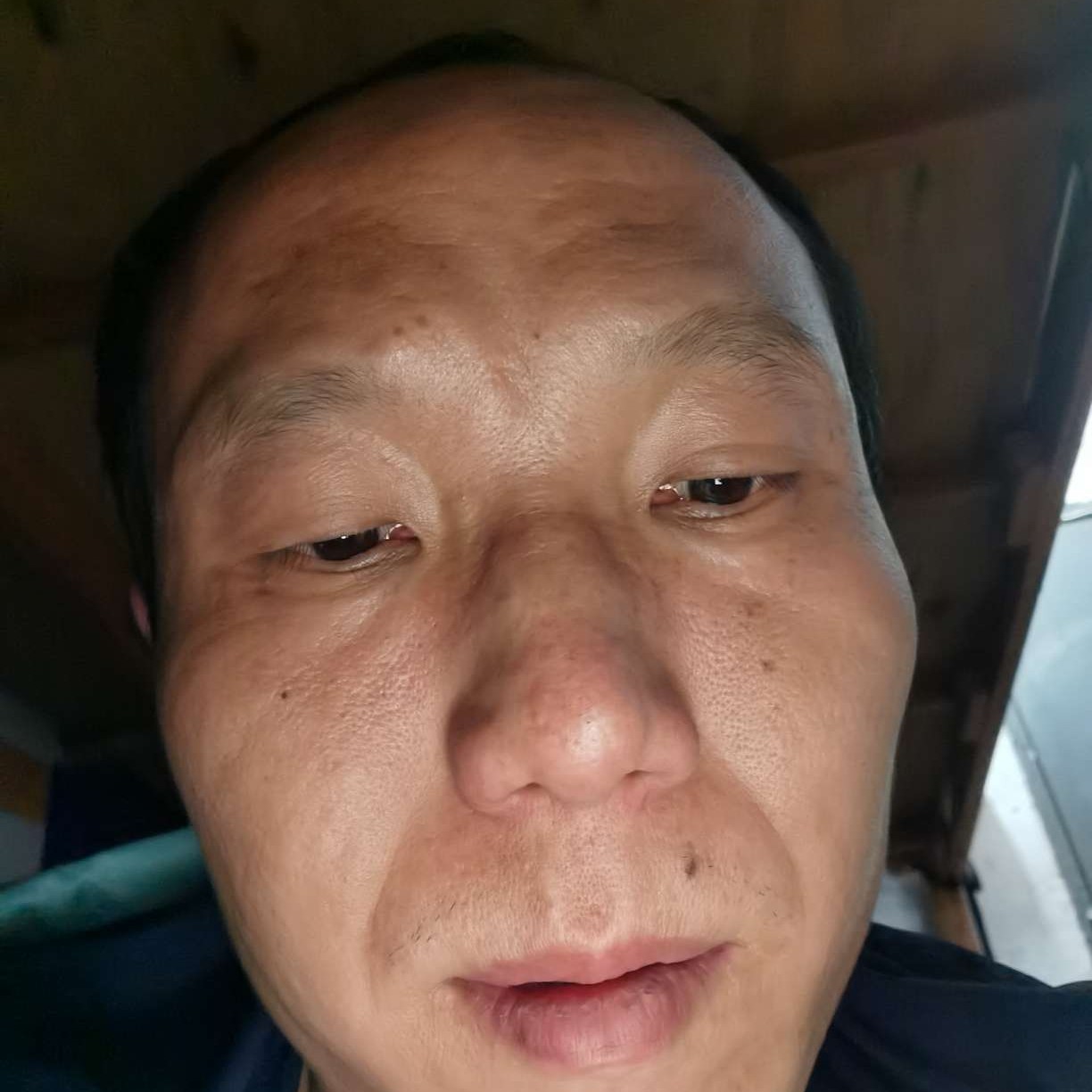 钢铁侠泪了饱满的照片