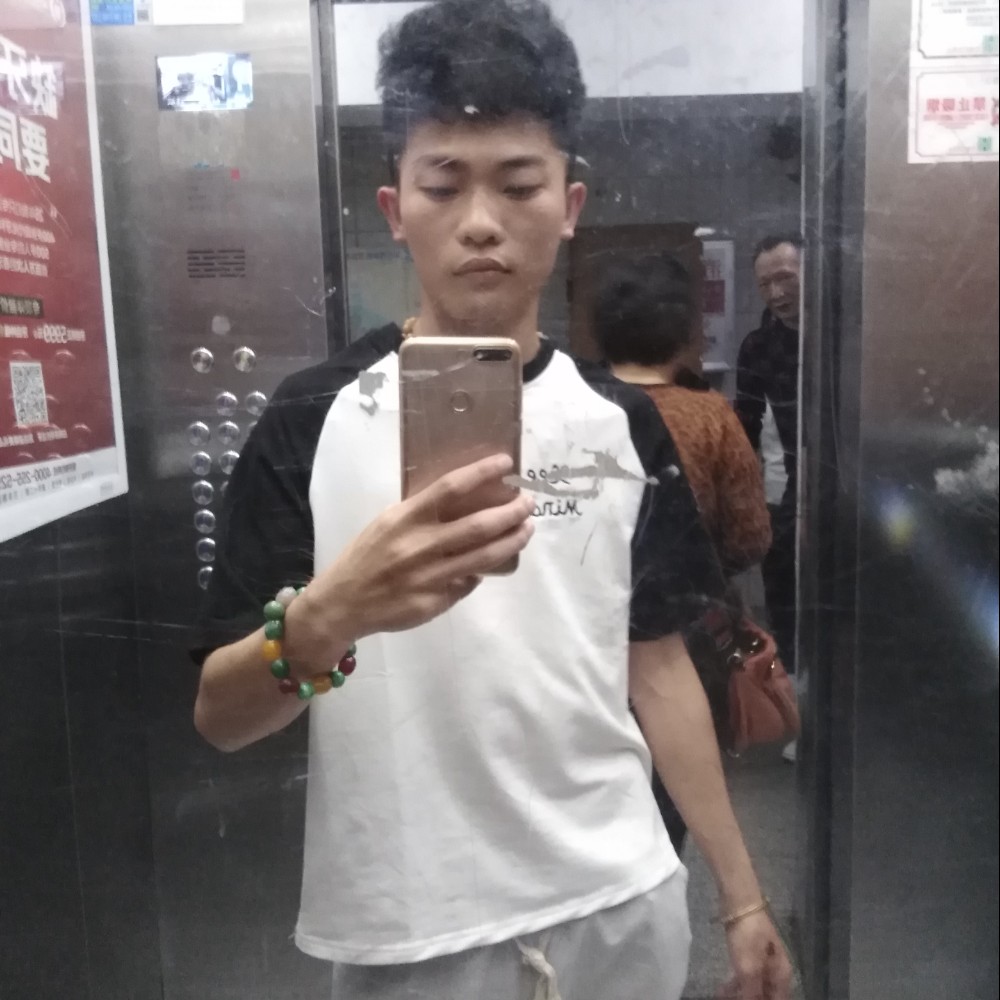 木嘴杰的照片