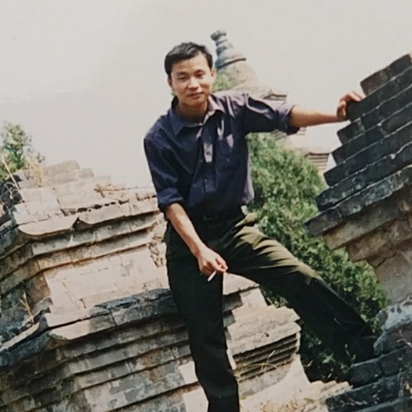 沉默长颈鹿的照片