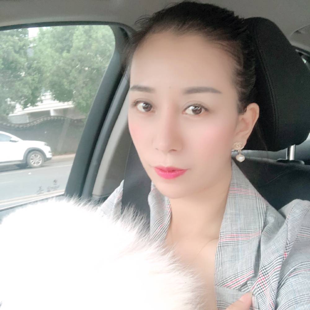 小鸭子扯动人的照片
