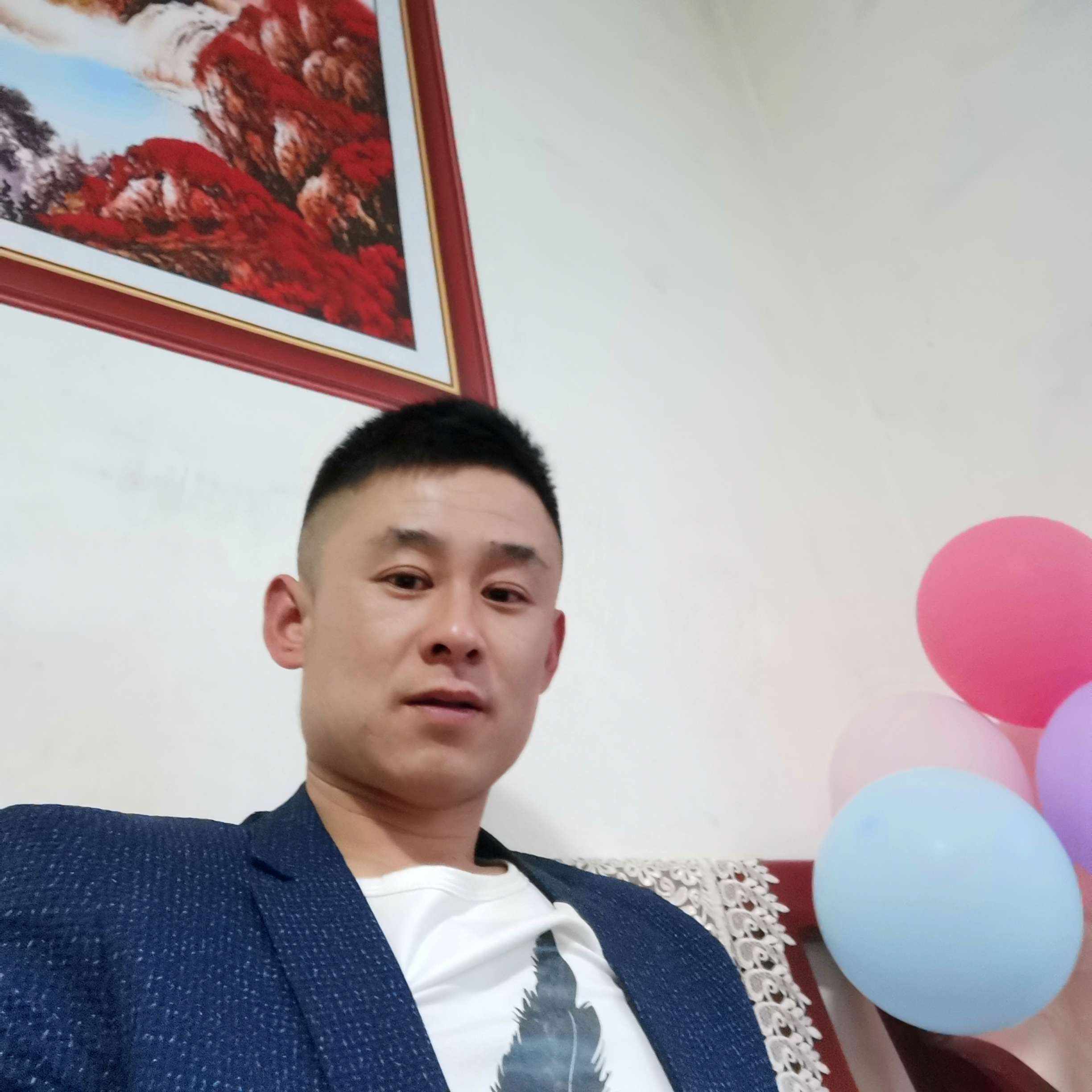 超帅深拥余溫的照片