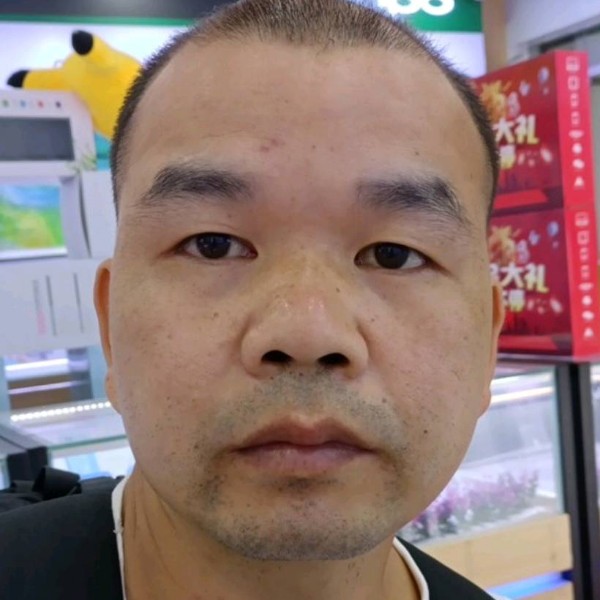 白云苦恋风中的照片