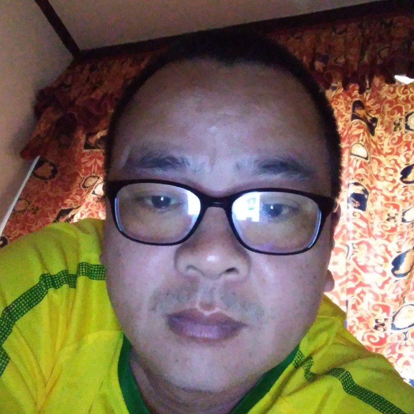 仁爱浅吻灯泡的照片