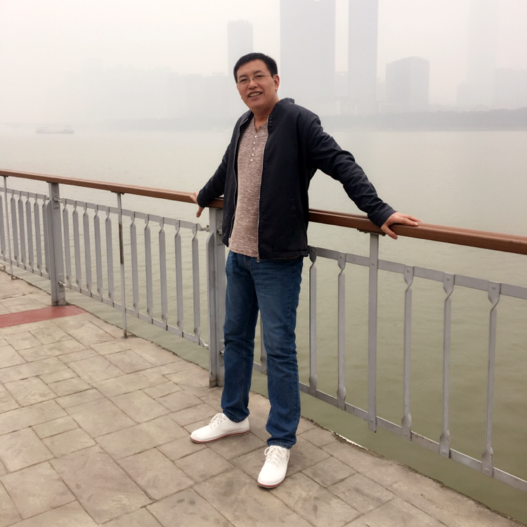 玫瑰挽手结实的照片