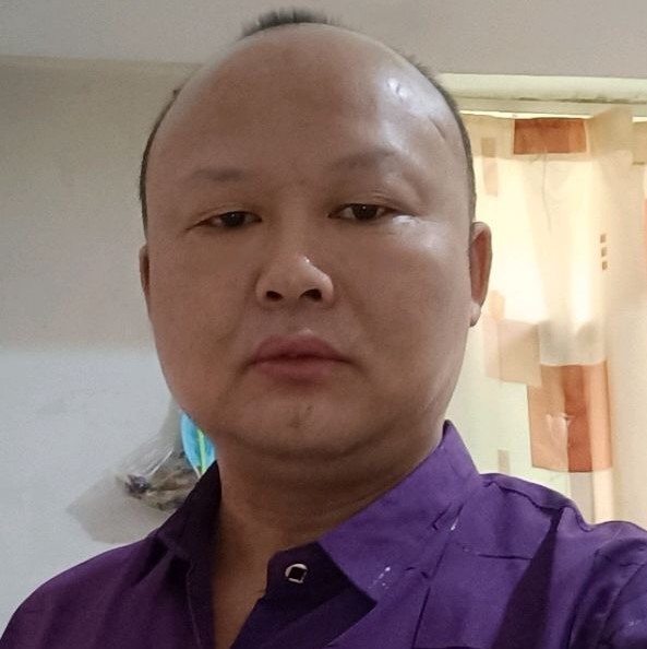 一个人笑睫毛的照片