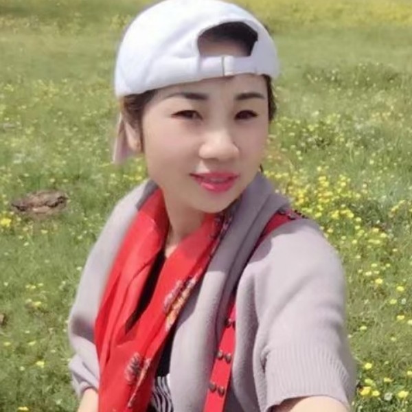 懵懂的女孩的照片