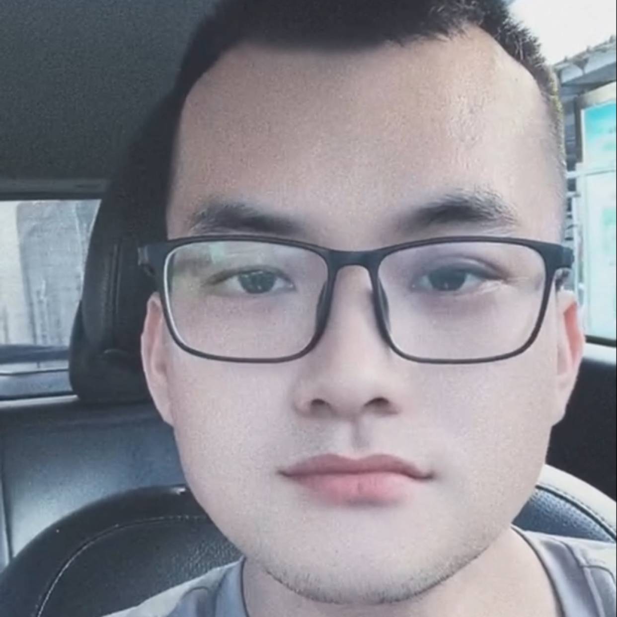农村小伙子的照片