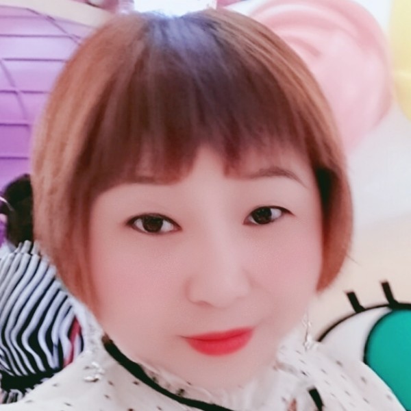 草莓等待幸福的照片