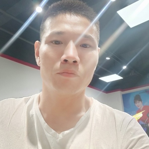 甜美与长颈鹿的照片