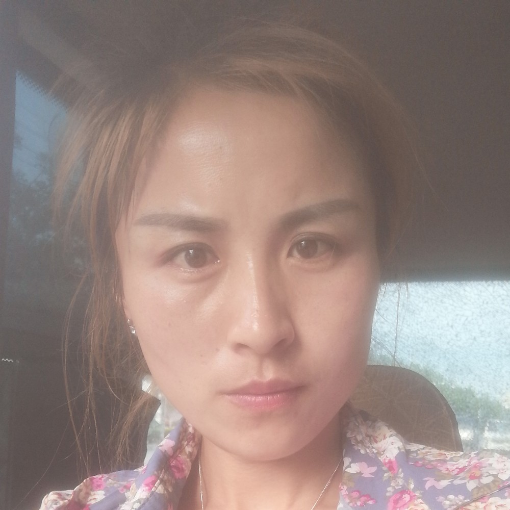 少女等待着急的照片