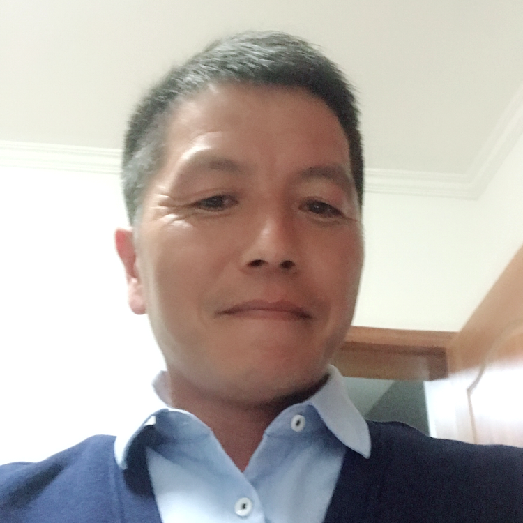 儒雅挽手青衣的照片