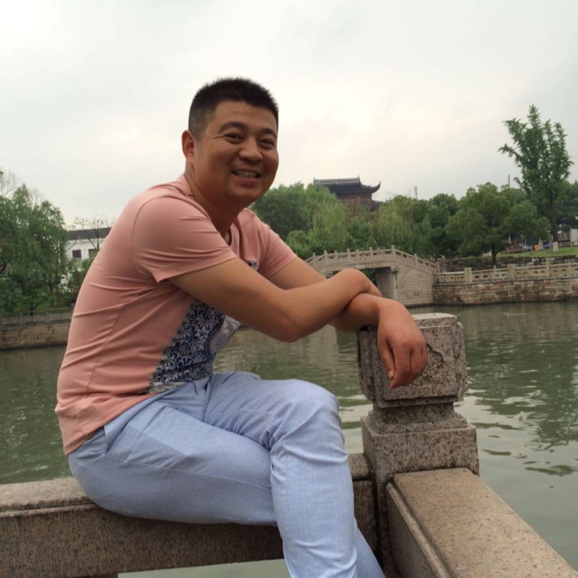 魔镜苦恋潇洒的照片