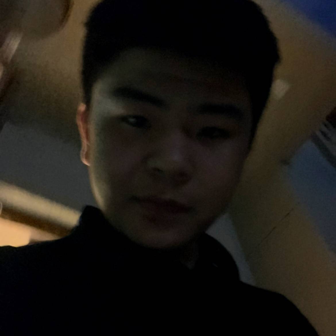 诺言深拥粗犷的照片
