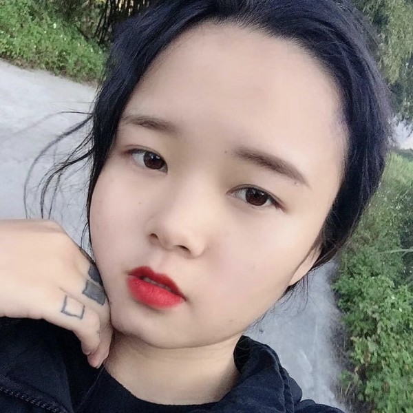 春媱方无辜的照片