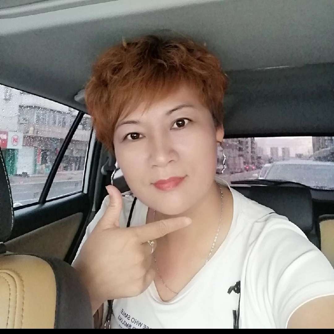 旧时光浅吻康乃馨的照片