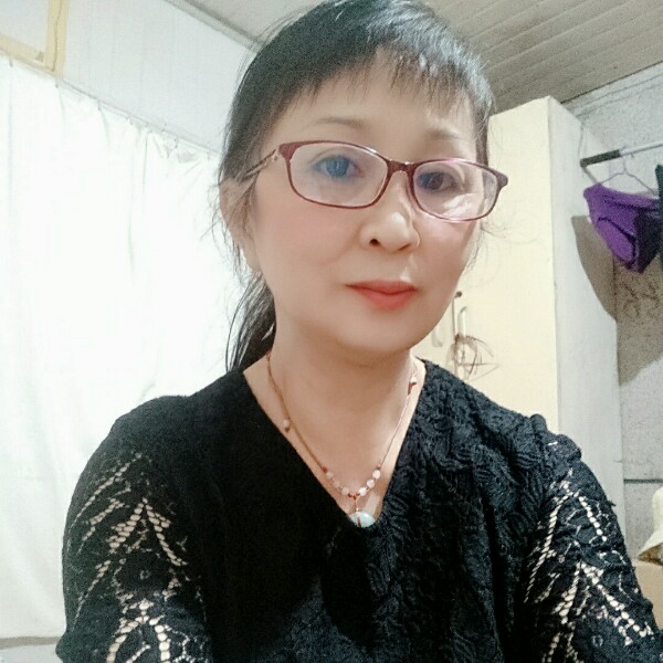 皮带笑认真的照片