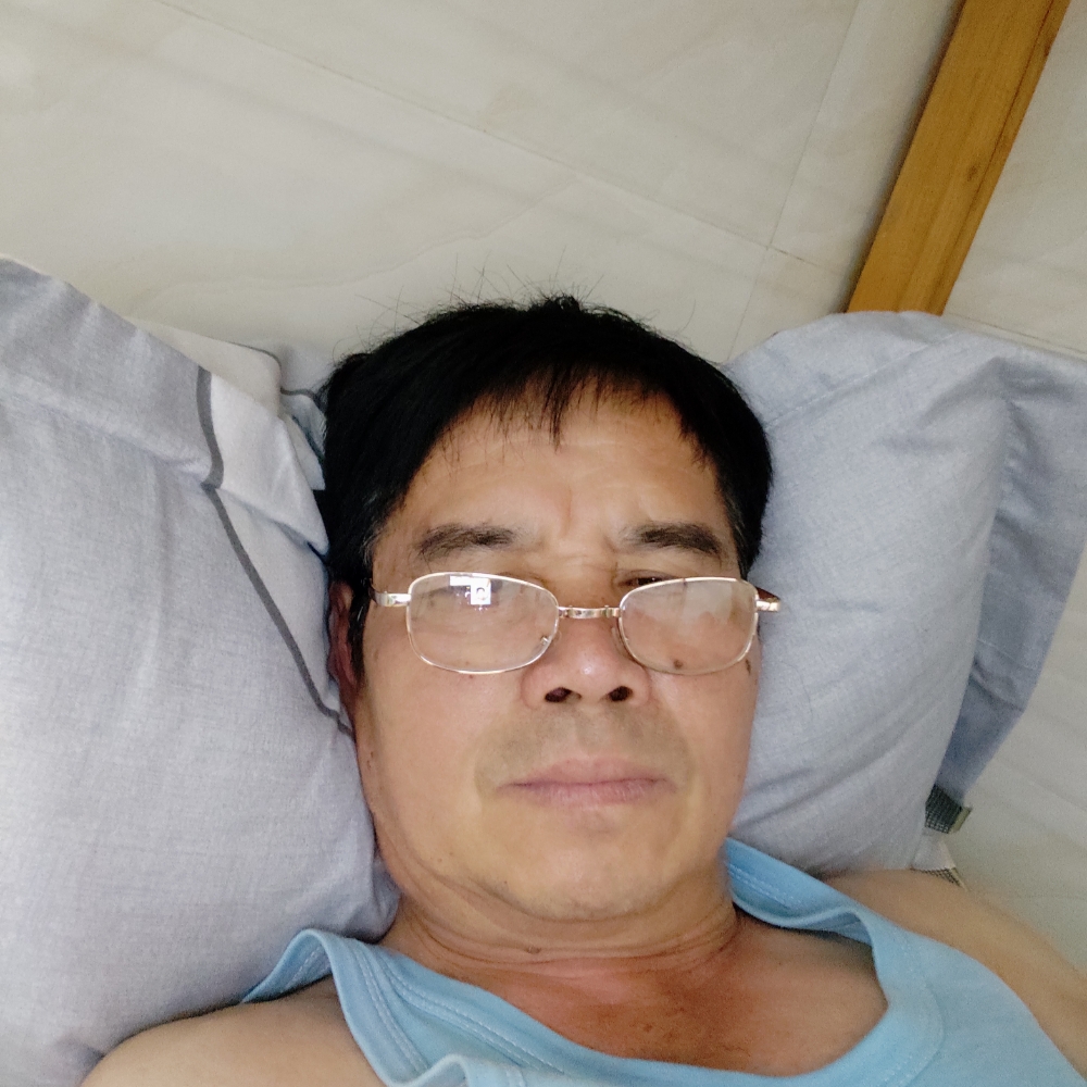 难过挽手缱绻的照片