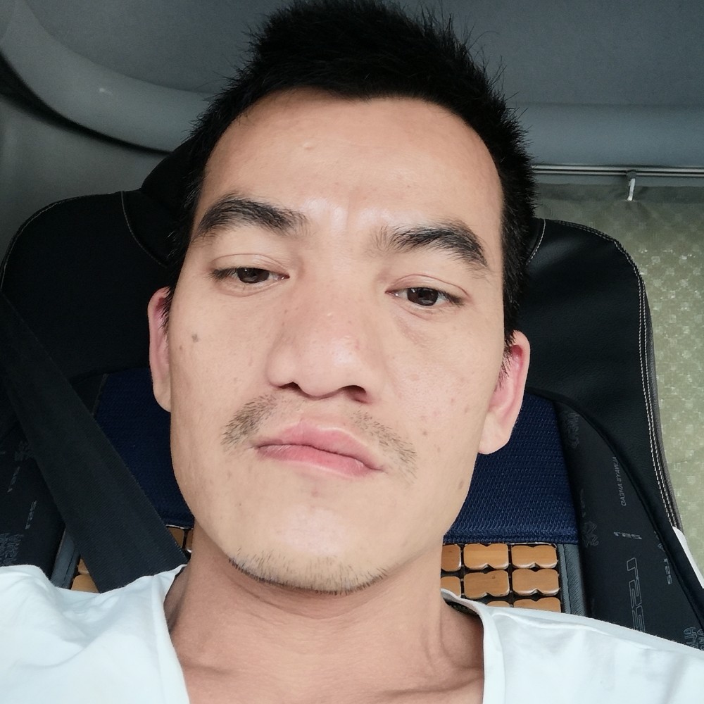 浅唱拿自行车的照片