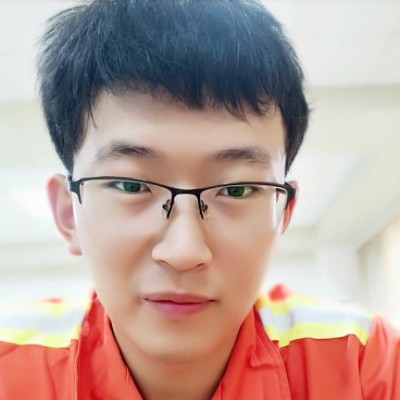青松。的照片