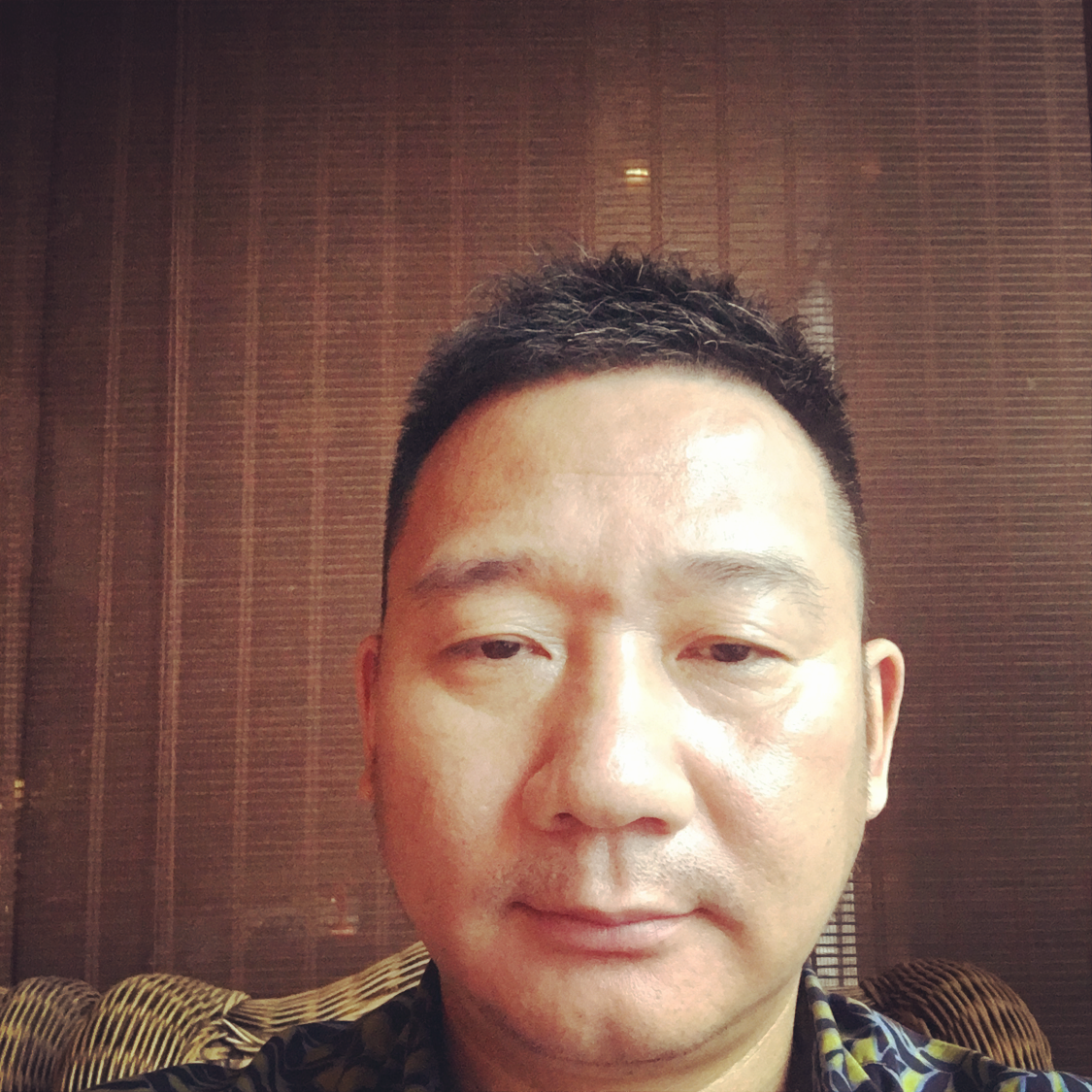 一叶轻舟随风飘散的照片