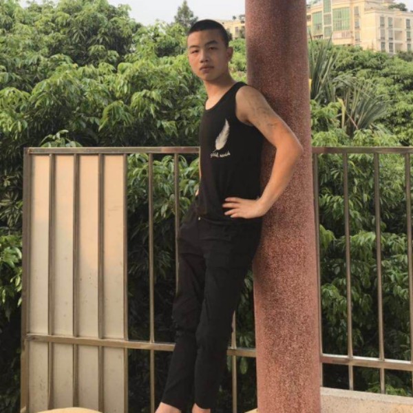 魁梧和孤心的照片