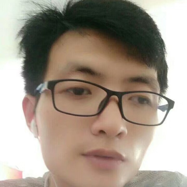 悦耳回首剪影的照片