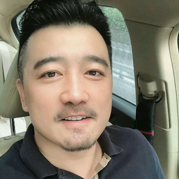 七分熟男人的照片