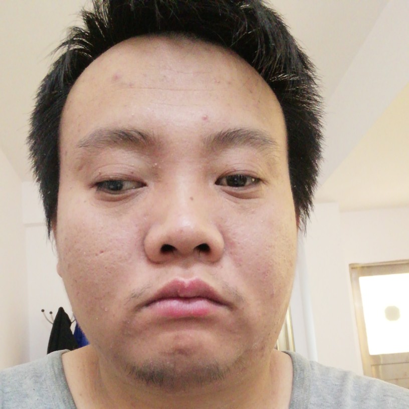 可靠倾心夏露的照片