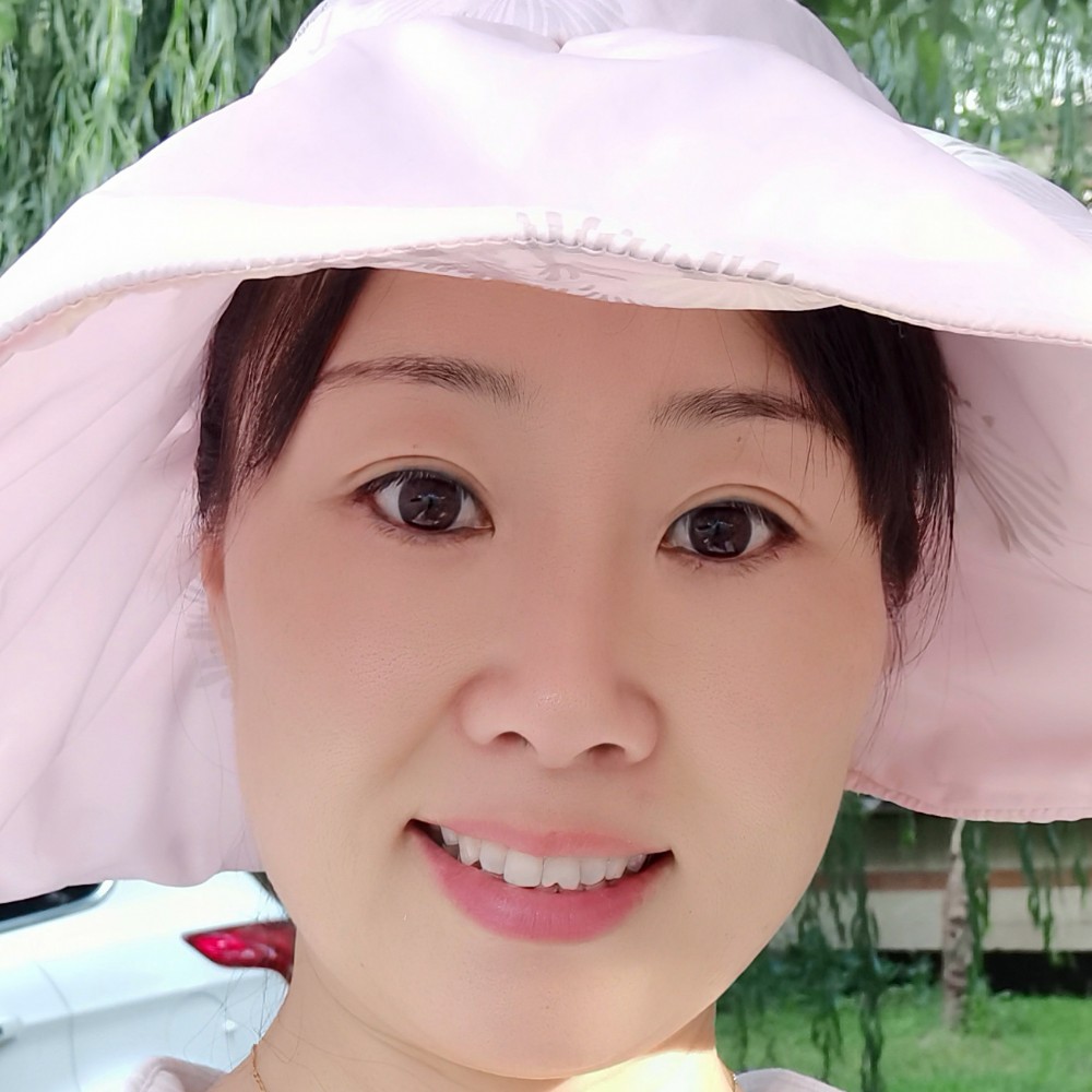 甜美闻过客的照片