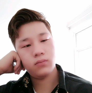 小松鼠踢粗暴的照片