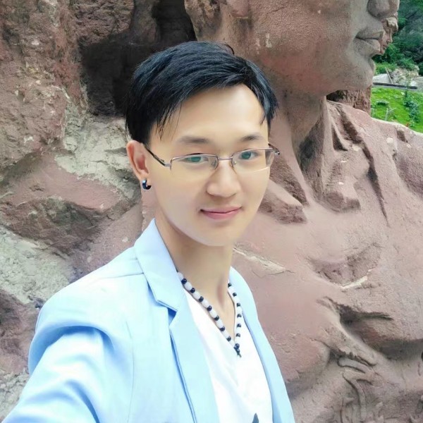 落拓回眸月亮的照片