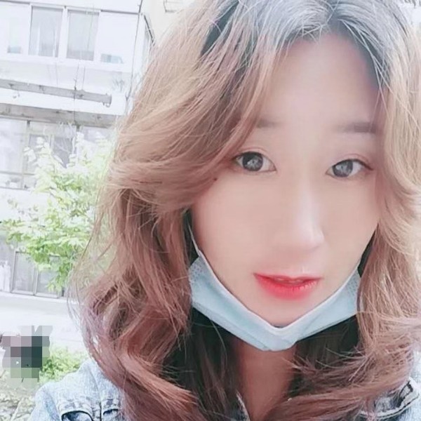 风中梨花绵绵细雨的照片