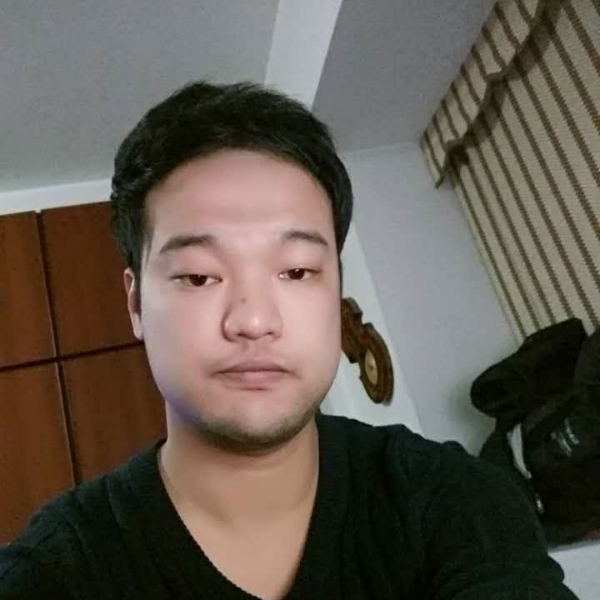 月光下的小强的照片