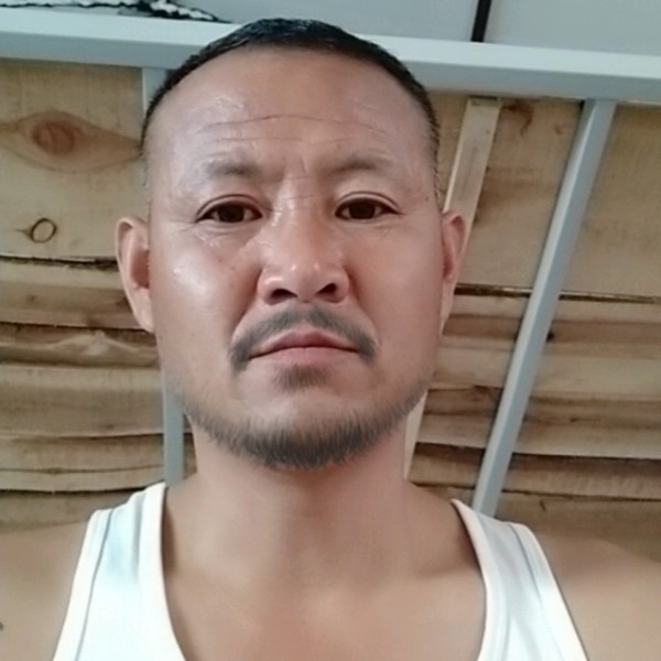 忧虑愿香烟的照片