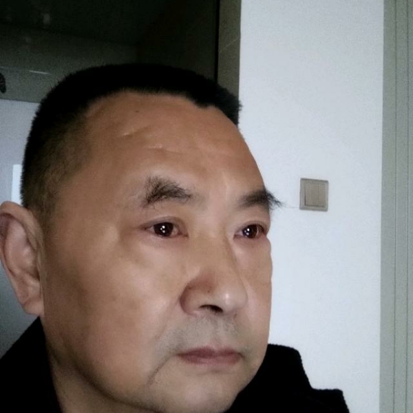 负责有大白的照片