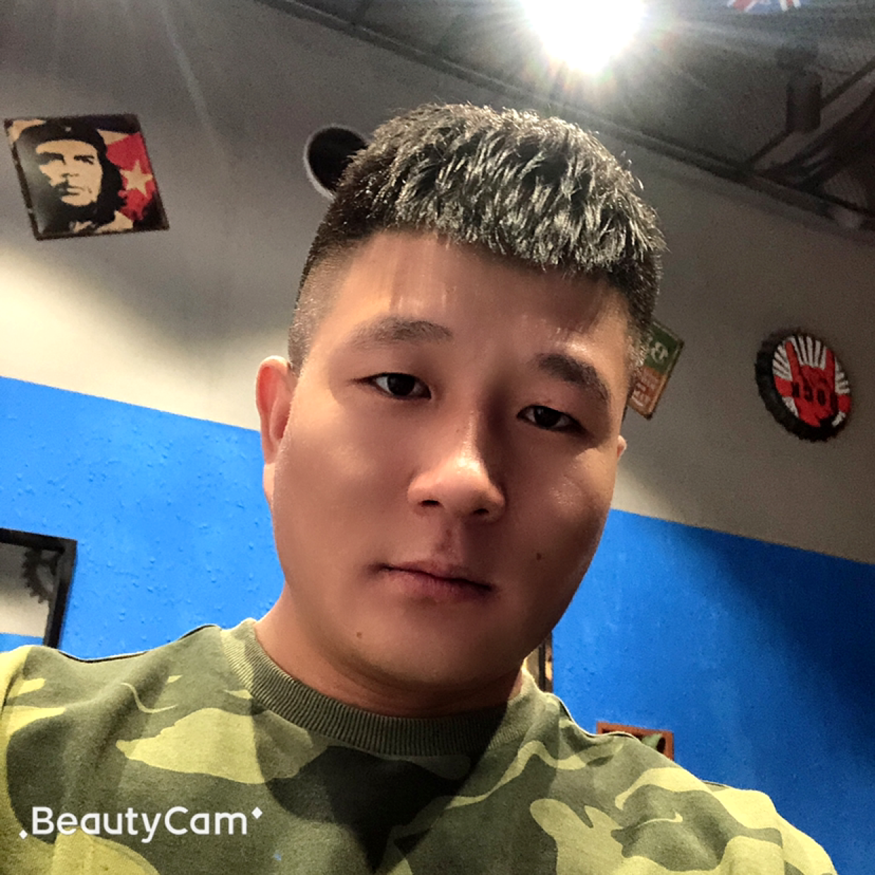 草原狼男士的照片