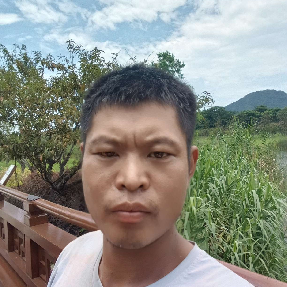 大意深拥小甜瓜的照片