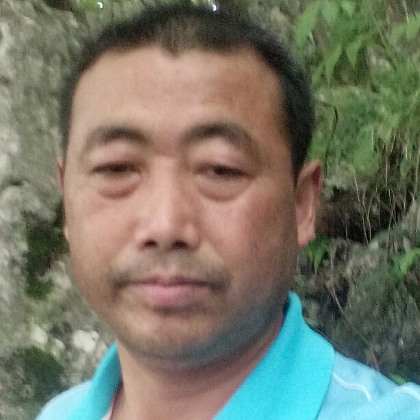搞怪挽手路人的照片