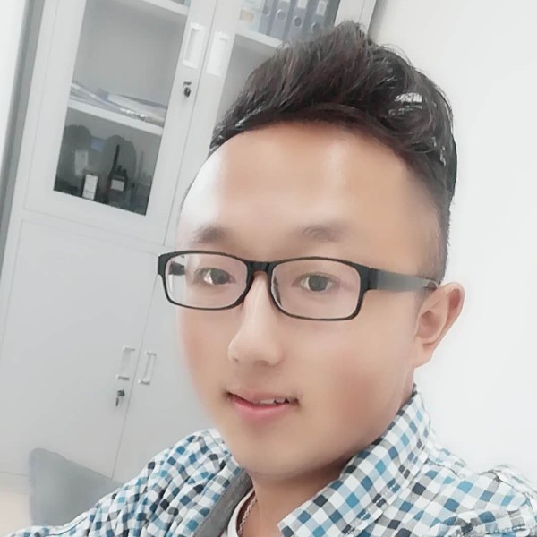 诗人千玺的照片