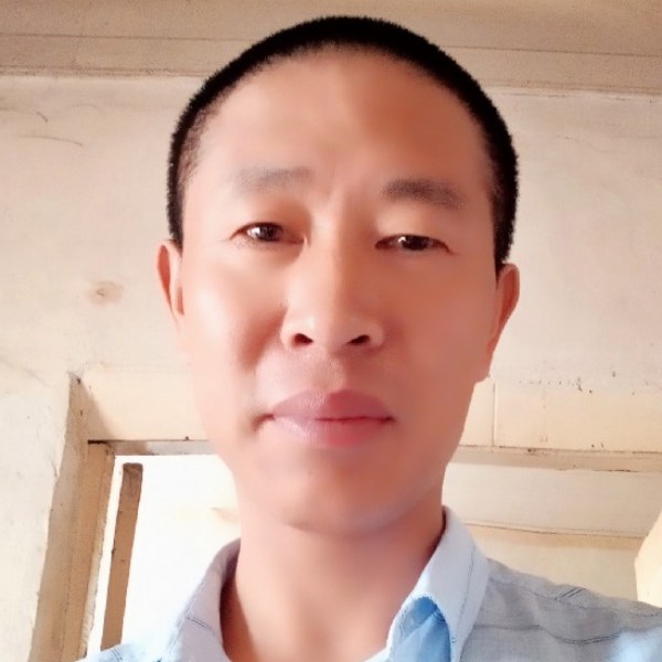 草莓淡淡的照片
