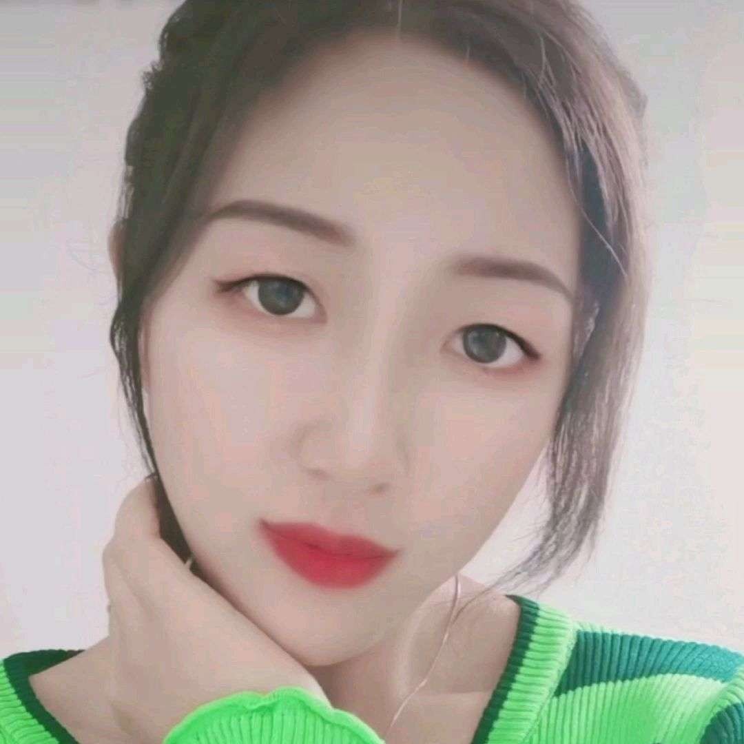 妖娆請板凳的照片
