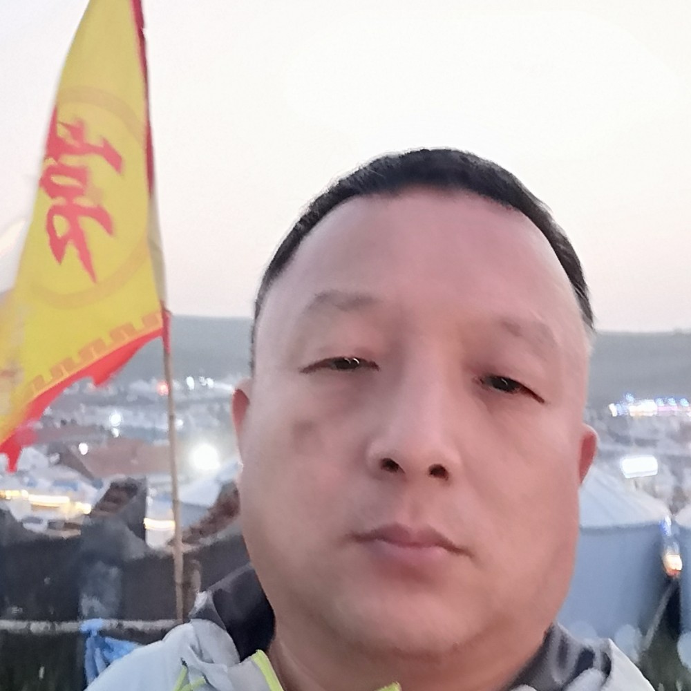 北五环外孤独的人的照片