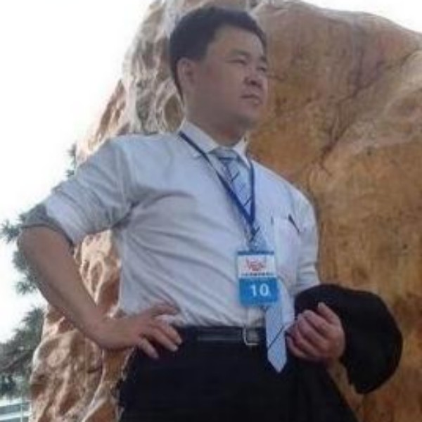 无私打钢笔的照片